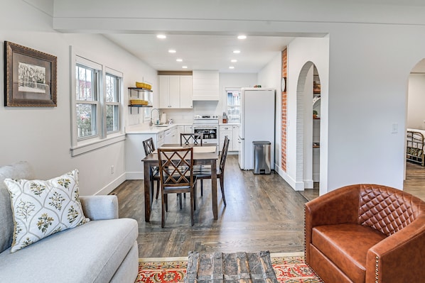House (2 Bedrooms) | Interior