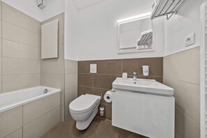 Shower, hair dryer, towels, shampoo - Panoramic Castle View in the Modern Apartment (Bratislava - Old Town)