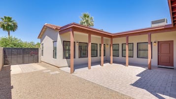 House (1 Bedroom) | Interior