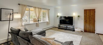 < 1 Mi to Soldotna Creek Park: Retreat w/ Fire Pit