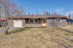 A single-story house with a front porch, a garage, and a small deck. - < 1 Mi to Soldotna Creek Park: Retreat w/ Fire Pit (Soldotna)