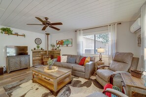 Cottage (2 Bedrooms) | Interior - Central Payson Outdoor Retreat w/ Private Backyard (Payson)