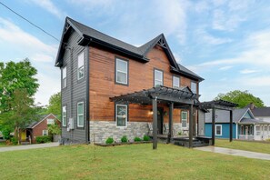 House (6 Bedrooms) | Interior - Great for Groups! Greensboro Getaway, 1 Mi to Dtwn (Greensboro)