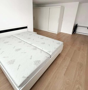 Ferros/tábuas de passar roupa, Wi-Fi, roupa de cama