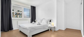 Quiet Spacious Business Suite with On-Site Parking