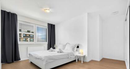 Quiet Spacious Business Suite with On-Site Parking