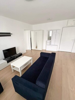 TV, offices - Quiet Spacious Business Suite with On-Site Parking (Bratislava III)