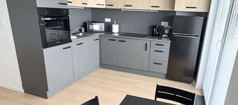 Quiet Spacious Business Suite with On-Site Parking