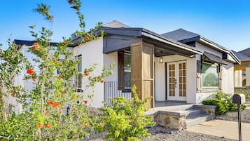 House (3 Bedrooms) | Front of property