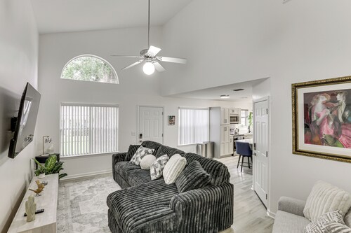 Private Yard + Deck: Tallahassee Towhome!
