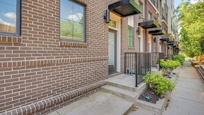 A row of brick townhouses with external staircases, small front gardens, and a clear sky. - 1 Mi Decatur Square New Condo Walkable to Marta (Decatur)