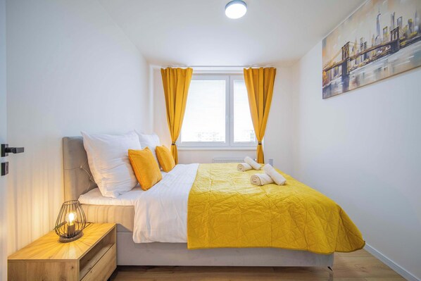 Iron/ironing board, WiFi, bed sheets