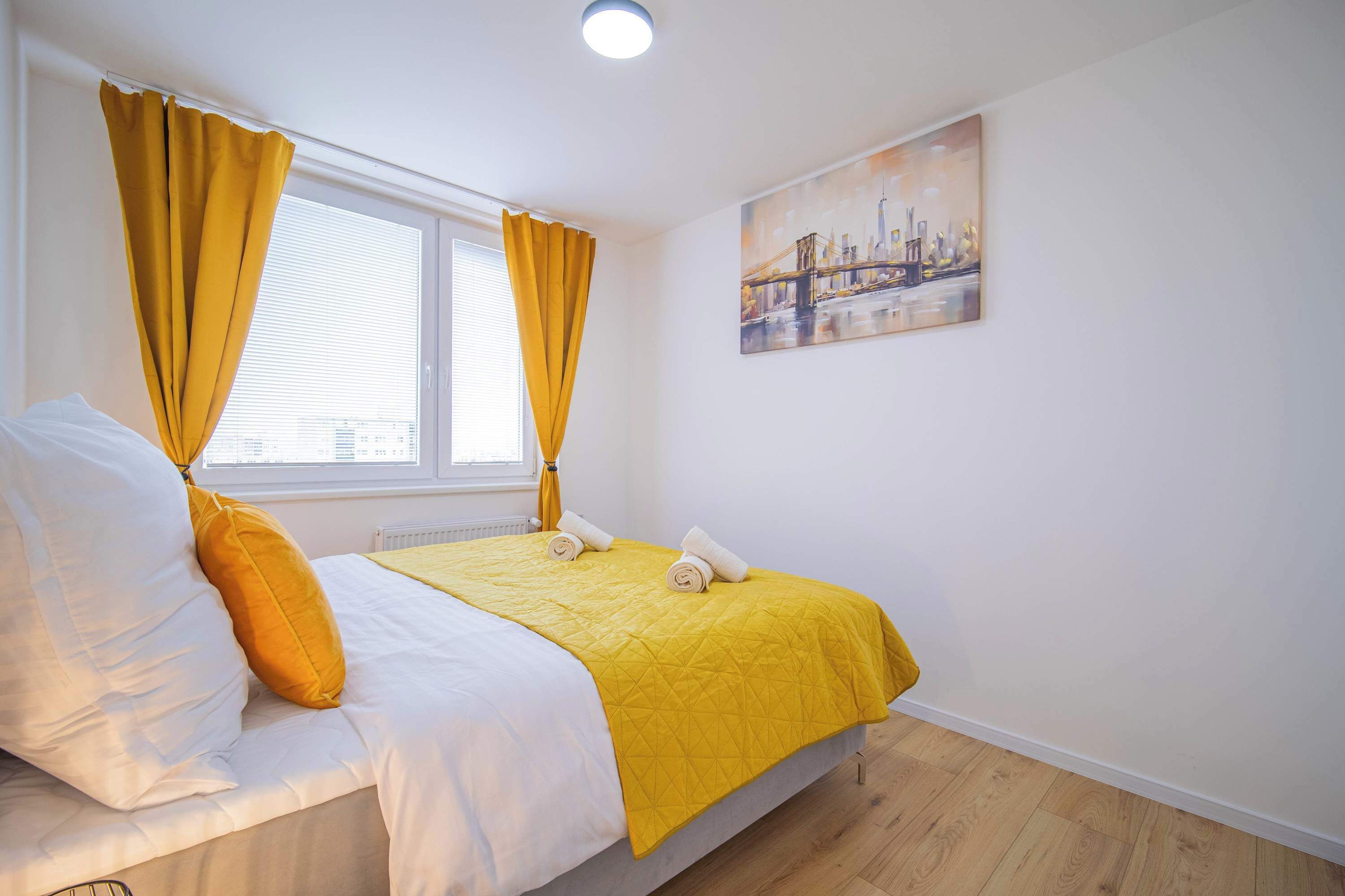 Iron/ironing board, WiFi, bed sheets
