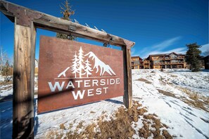 Property grounds - Large wrap around deck with beautiful view of sunsets and Byers Peak (Fraser)