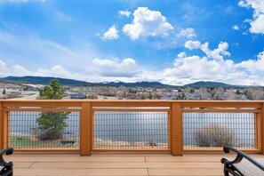 Property grounds - Large wrap around deck with beautiful view of sunsets and Byers Peak (Fraser)