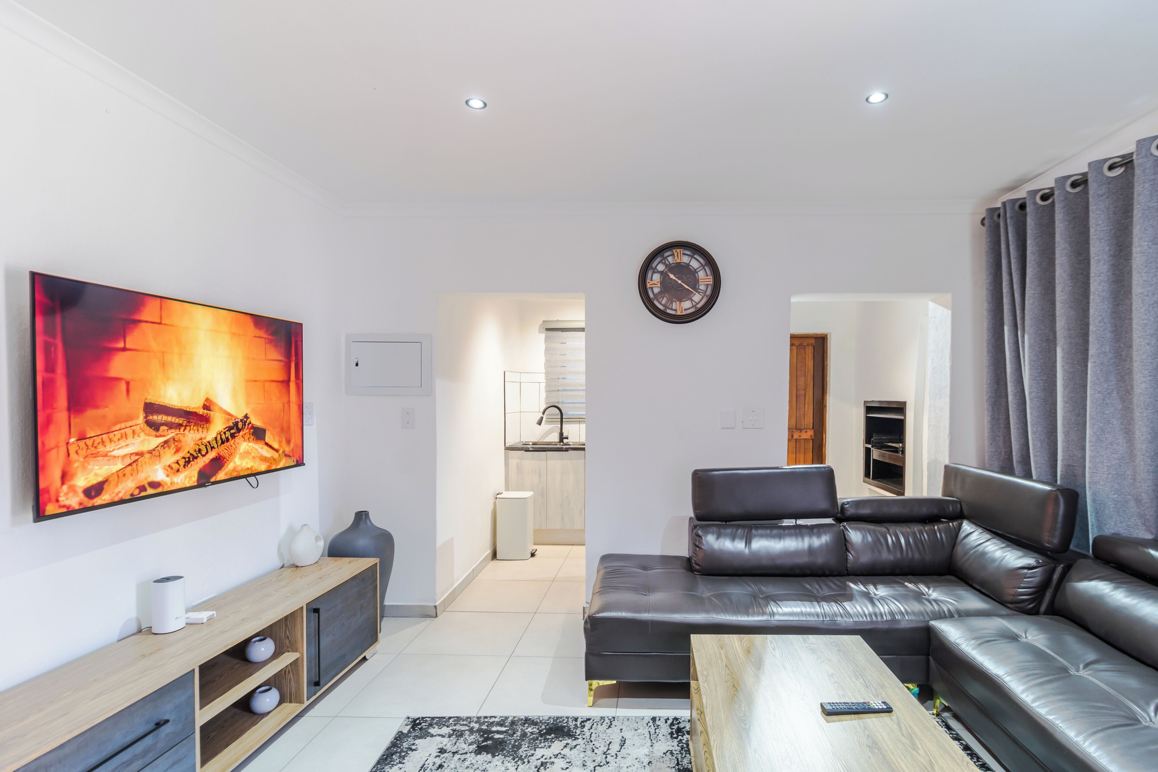 Apartamento | Área de estar | Smart TV 43 polegadas com canais digitais, Netflix