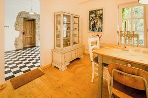 Dining - Experience original nature in the steward's house (Kall)