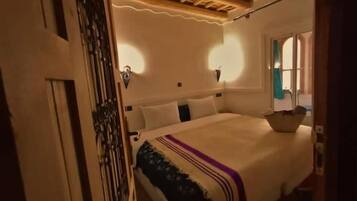 In-room safe, soundproofing, free WiFi
