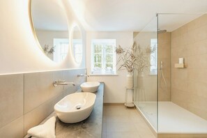 Shower - Historic Villa in North Frisia (Ostenfeld)