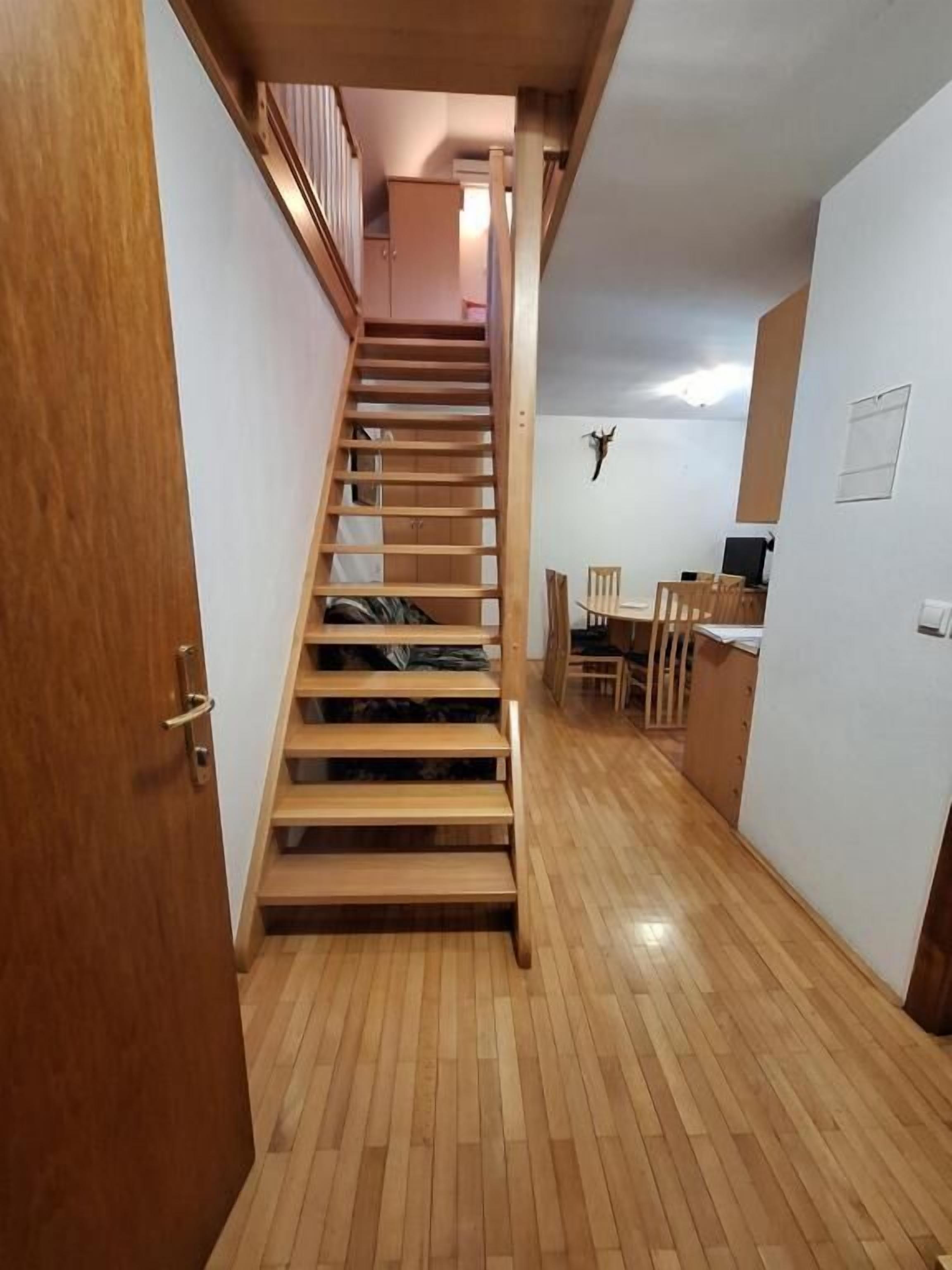 Huoneisto, 2 makuuhuonetta, näköala pihalle | Sisätilat
