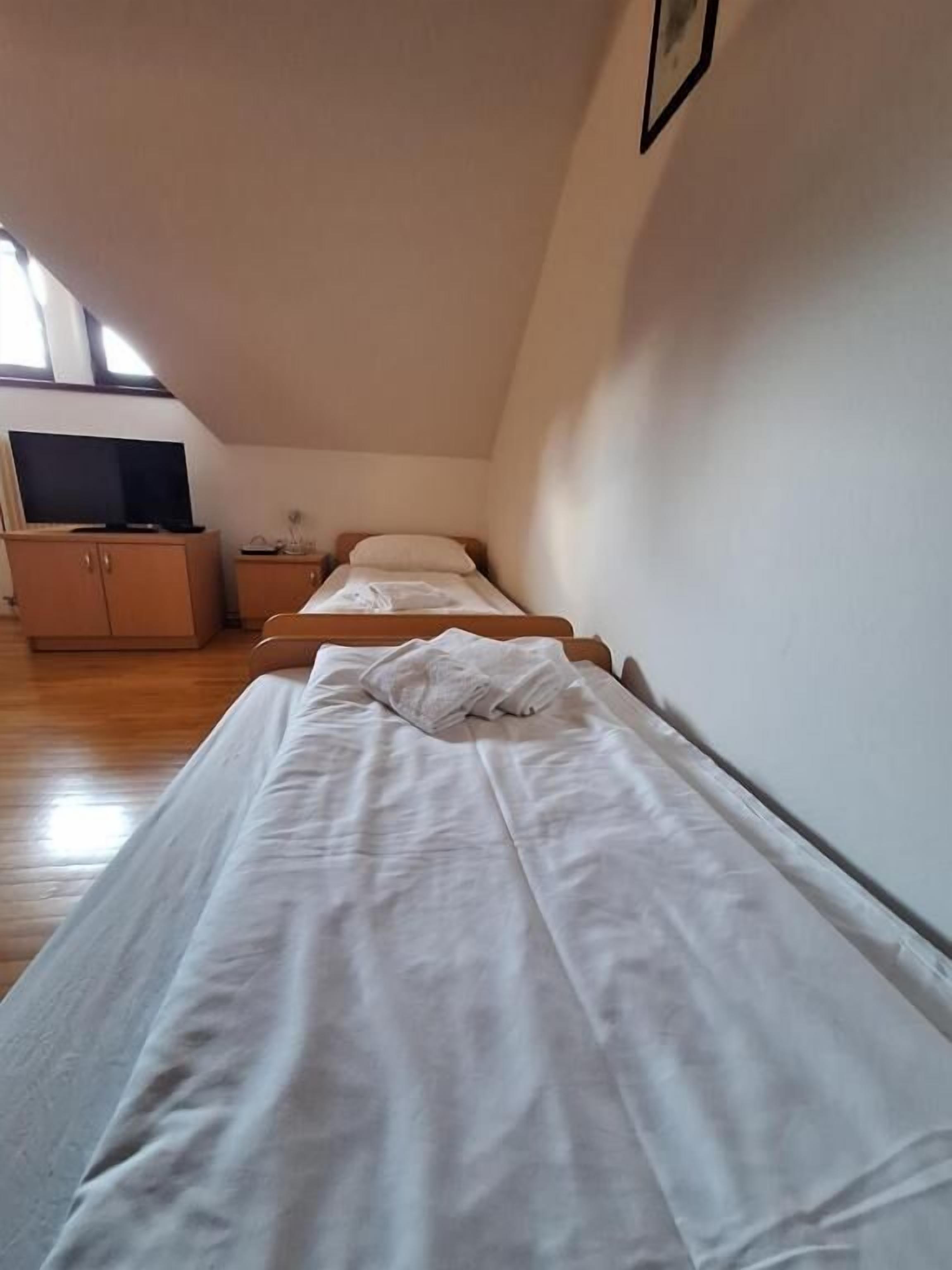 Appartamento Standard, vista giardino | Tende oscuranti, ferro/asse da stiro, Wi-Fi gratuito
