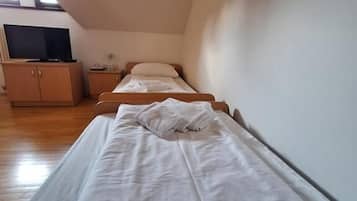 Appartamento Standard, vista giardino | Tende oscuranti, ferro/asse da stiro, Wi-Fi gratuito