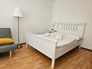 Cortinas blackout, tabla de planchar con plancha y wifi gratis 
