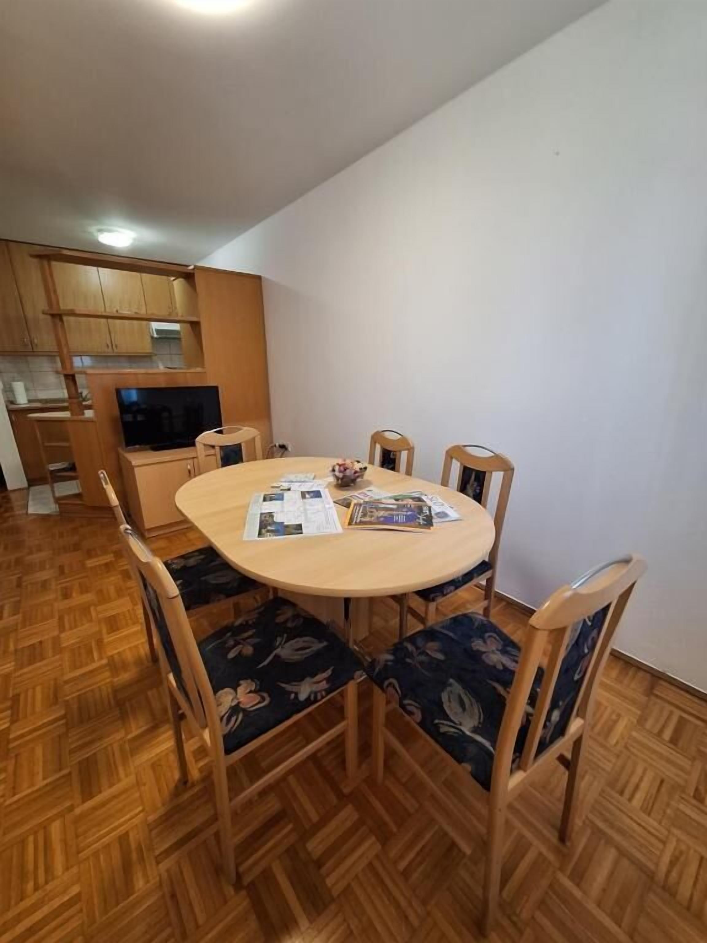 Deluxe Apartment, Garden View | Dining