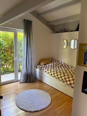 Room - Vrbo Property (La Teste-de-Buch)