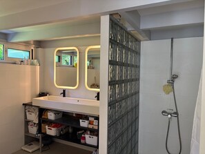 Bathroom - Vrbo Property (La Teste-de-Buch)