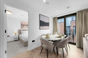 Dining - Stunning Central 2 bed by City SuperHost (Greater Manchester)