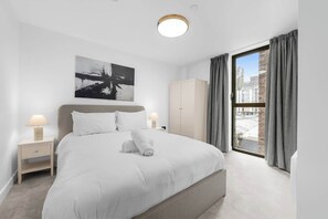 Desk, iron/ironing board, travel cot, WiFi - Stunning Central 2 bed by City SuperHost (Greater Manchester)