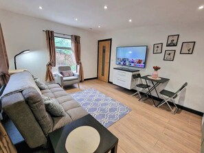 TV, offices - 2 Bed Kirkby Bungalow | Free Parking (Merseyside)