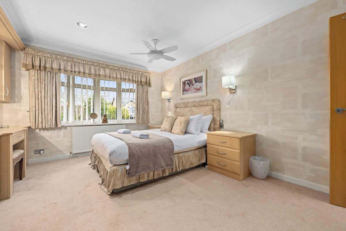 3 bedrooms, iron/ironing board, travel cot, WiFi