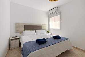 In-room safe, iron/ironing board, free WiFi, bed sheets - Famara Cactus by Escape Home (Famara)