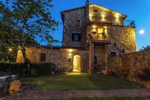 Exterior - Cozy flat with pool and cypress view in Cetona (Piazza)