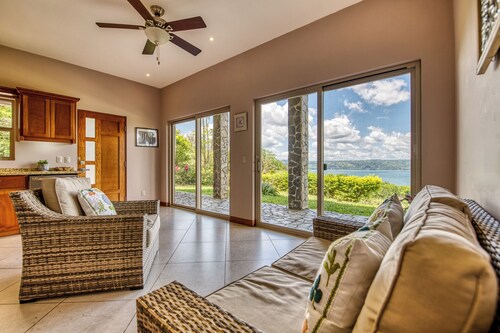 Private Apartment with Amazing Views of Lake Arenal