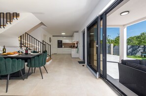 Outdoor dining - Villa Flora Zadar Villas (Benkovac)
