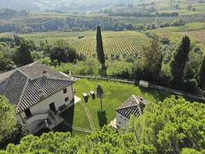 Exterior - Panoramic apartment in 17th century farmhouse (Pancole)