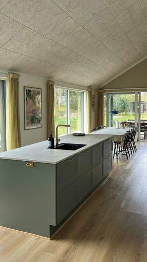 Oven, dishwasher, coffee/tea maker - Modern holiday home near Vesterløkken beach (Samsø)
