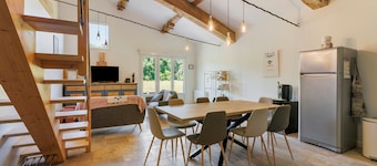 Chapetit Guesthouse â Renovated Home in Bordeaux Vineyards, River Views, Sleeps 8