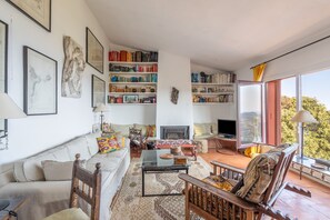 TV - Villa with Pool and Spectacular Sea Views (Begur)