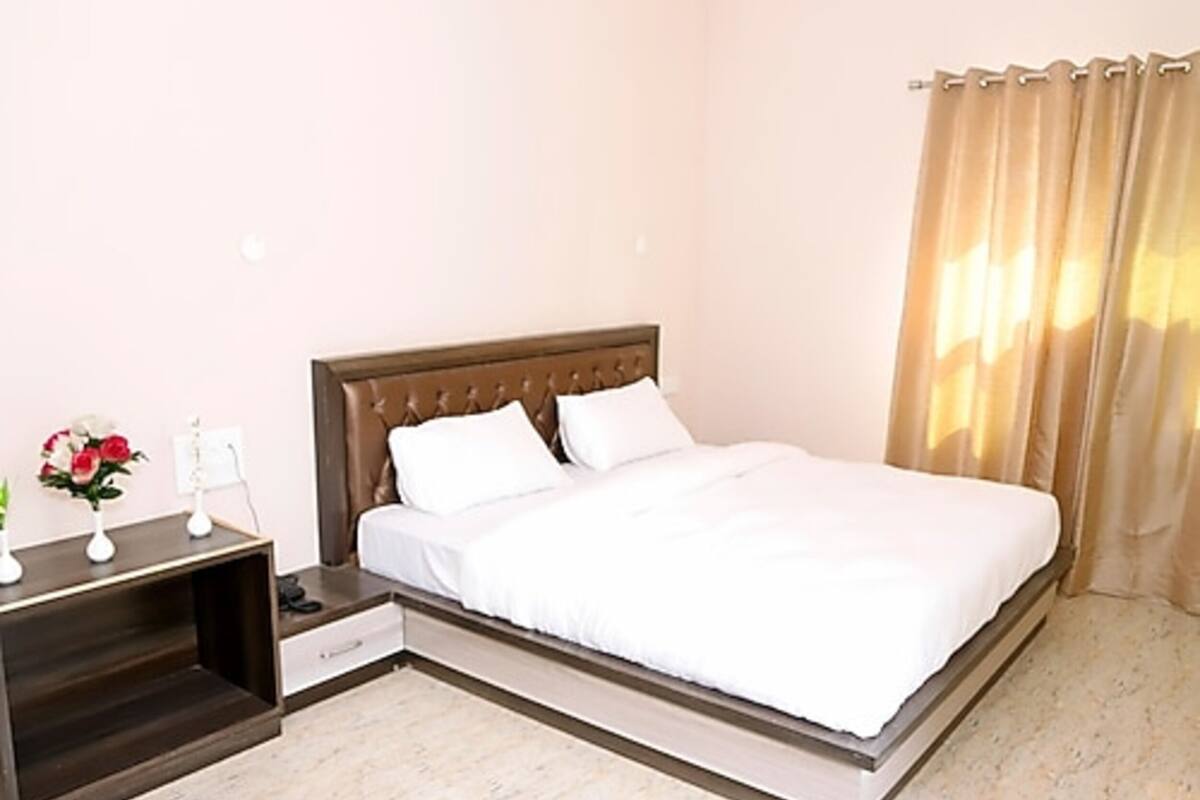 Signature Double Room, City View | Desk, free WiFi