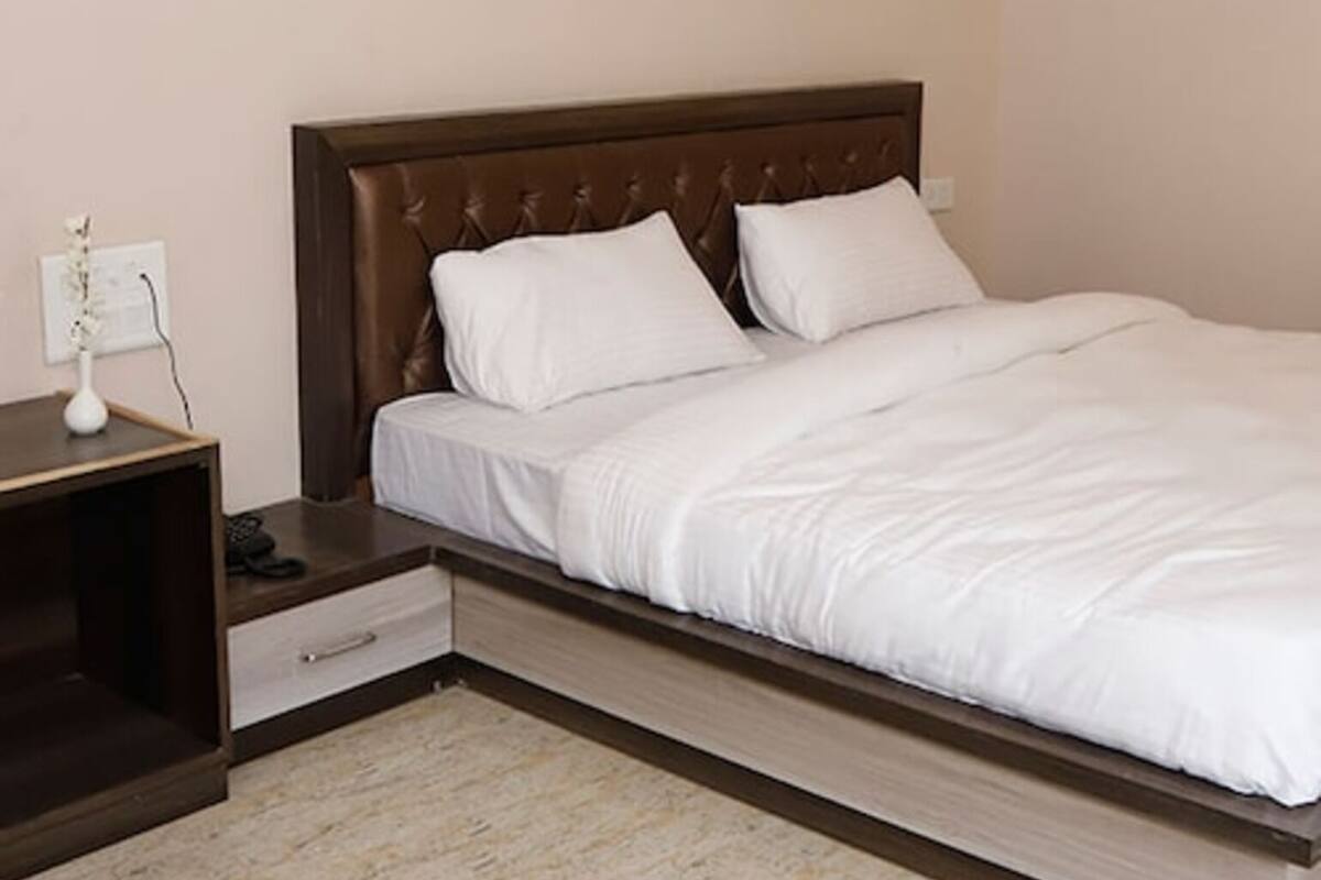 Deluxe Double Room, City View | Desk, free WiFi