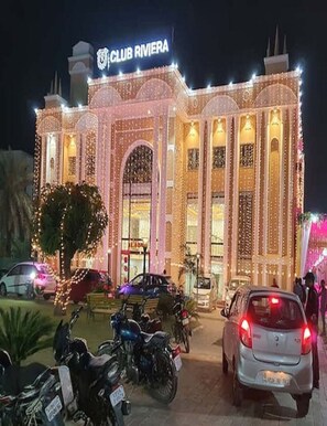 المنشأة من الخارج