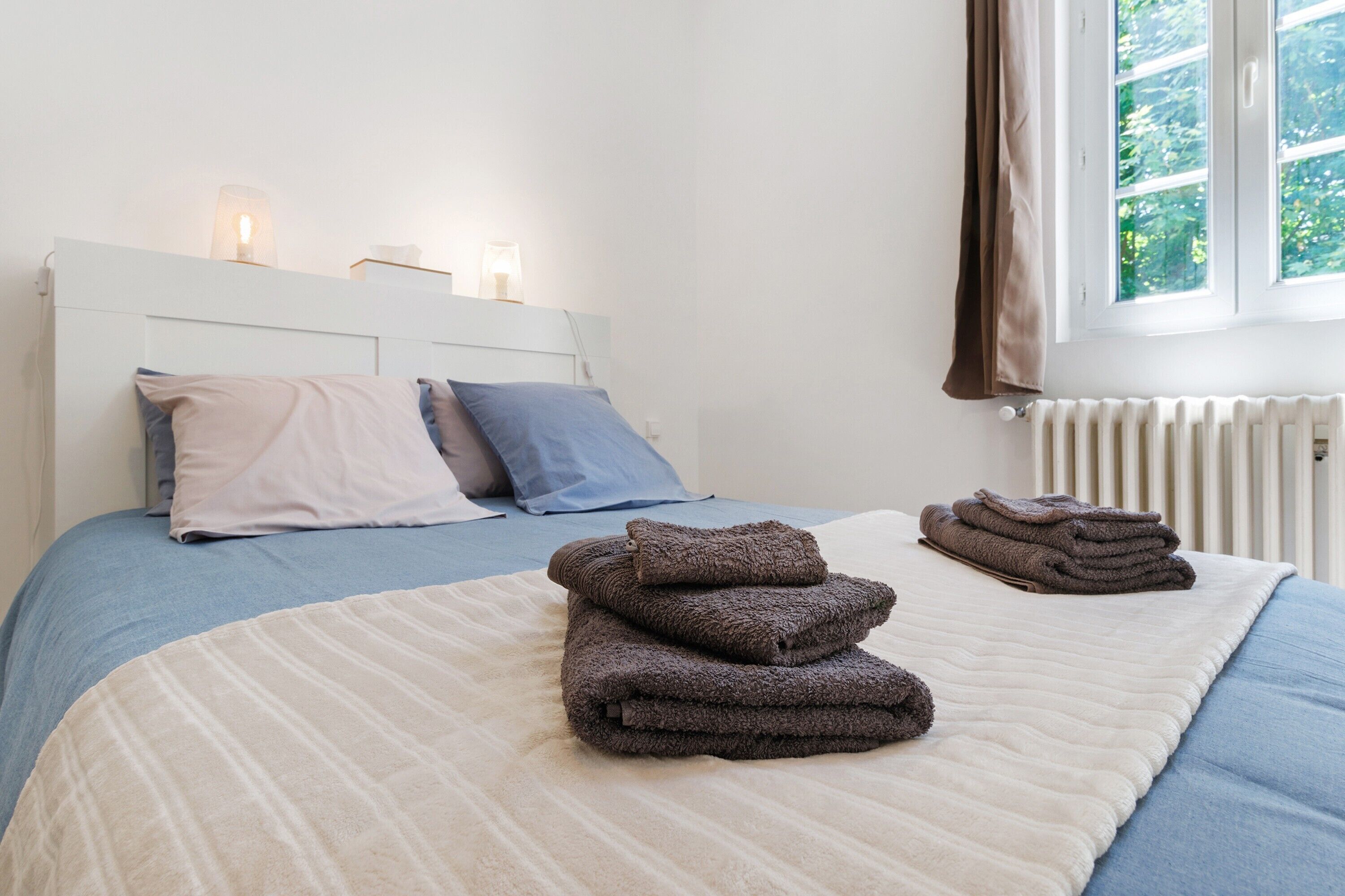 Iron/ironing board, WiFi, bed sheets