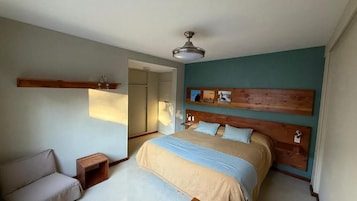 Ropa de cama de alta calidad, colchones con pillow-top y escritorio 