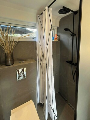 Shower - Modern family house close to beach and forest (Grenå)