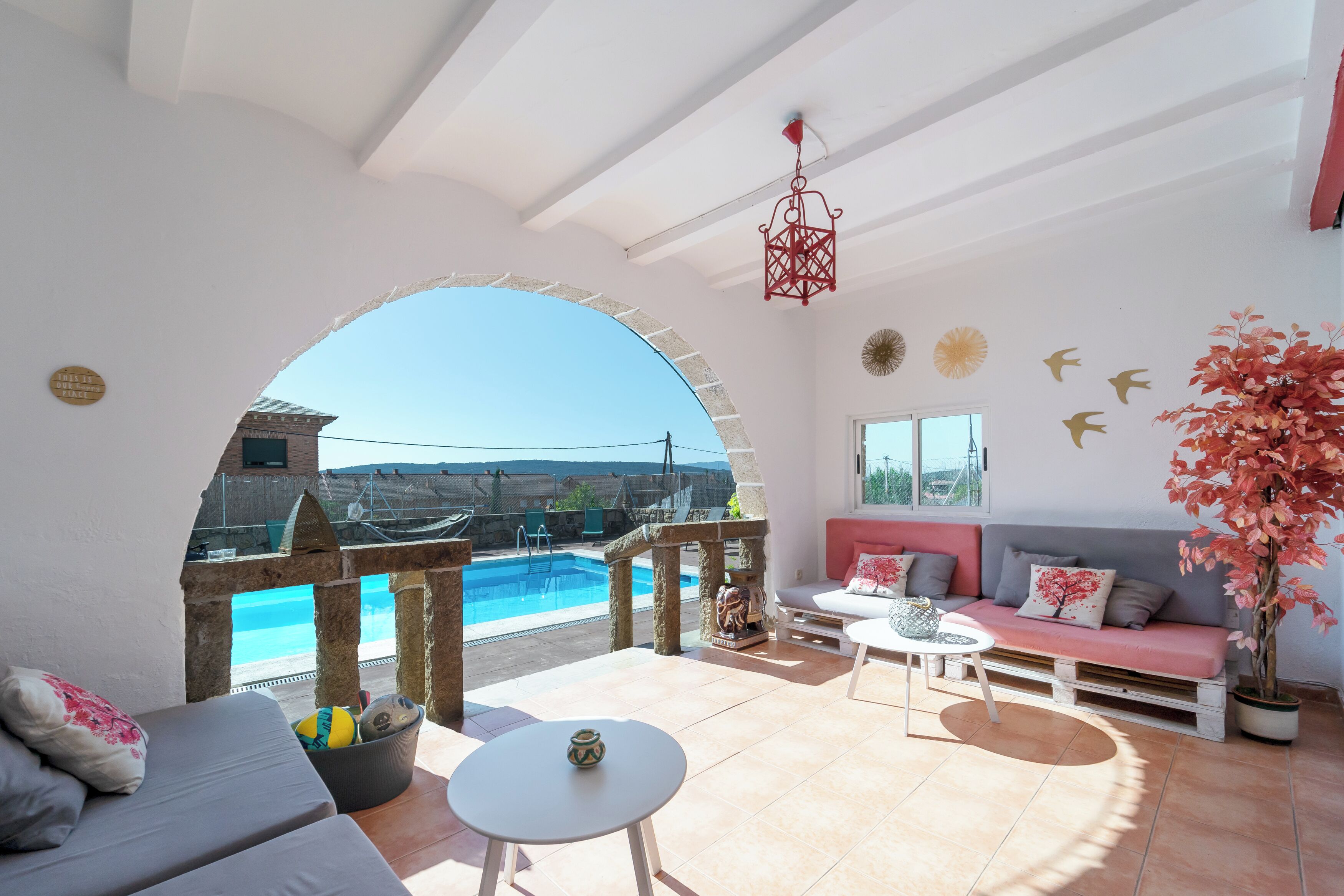 Smart-tv, pejs, bordfodbold, bordtennisbord