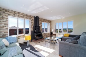 Smart TV, fireplace, table football, ping pong